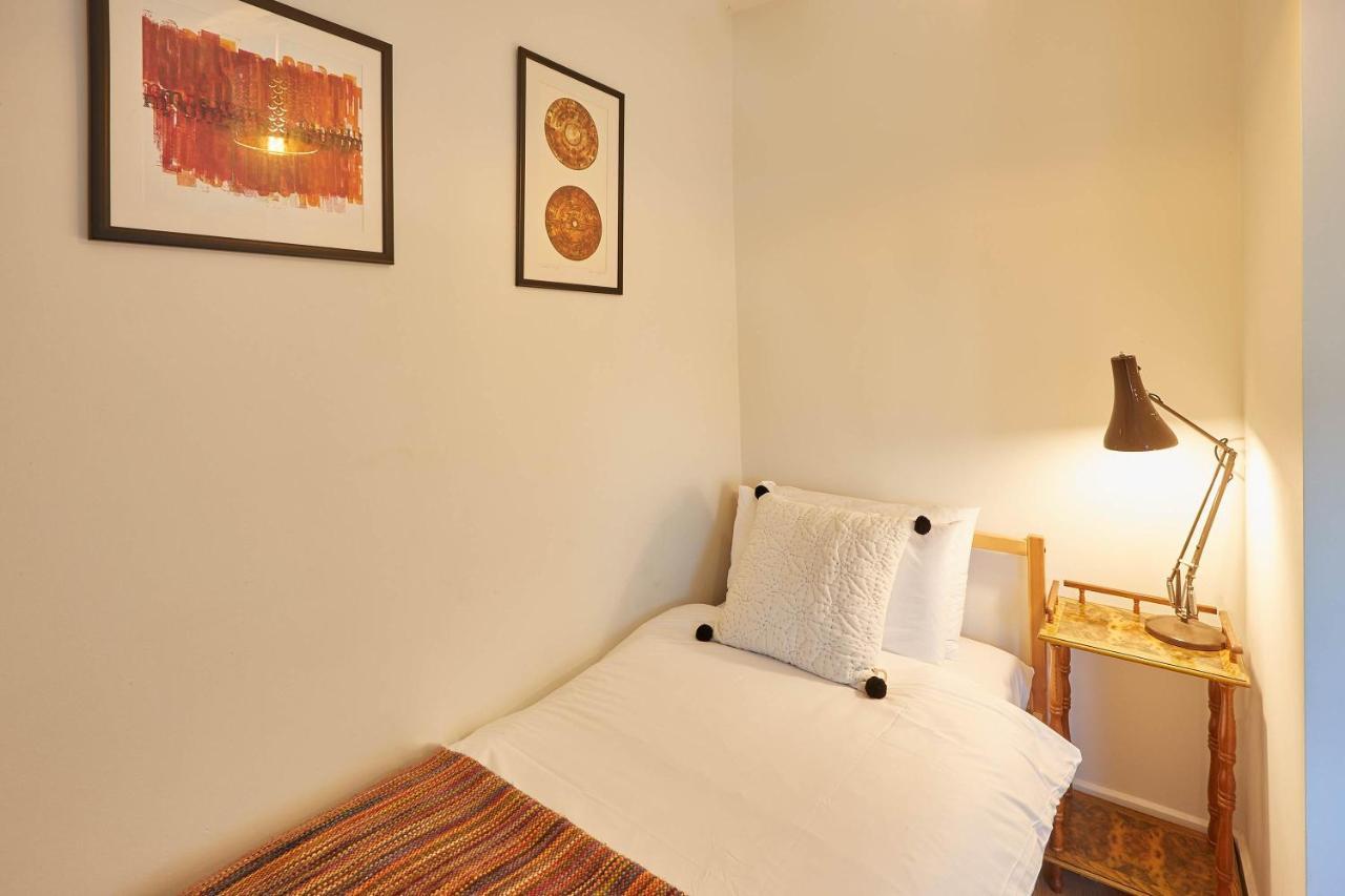 Host & Stay - Artist House Loftus Екстериор снимка